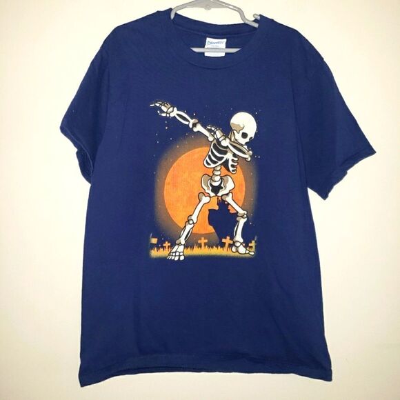 SKELETON GRAPHIC SHORT SLEEVE T SHIRT SIZE MEDIUM  KIDS - Picture 1 of 3